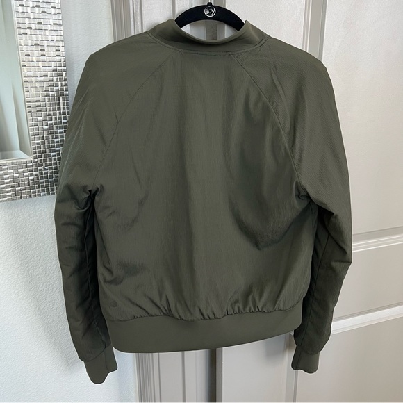 LULULEMON NON STOP BOMBER SIZE 6 DARK OLIVE REVERSIBLE JACKET - Picture 4 of 6
